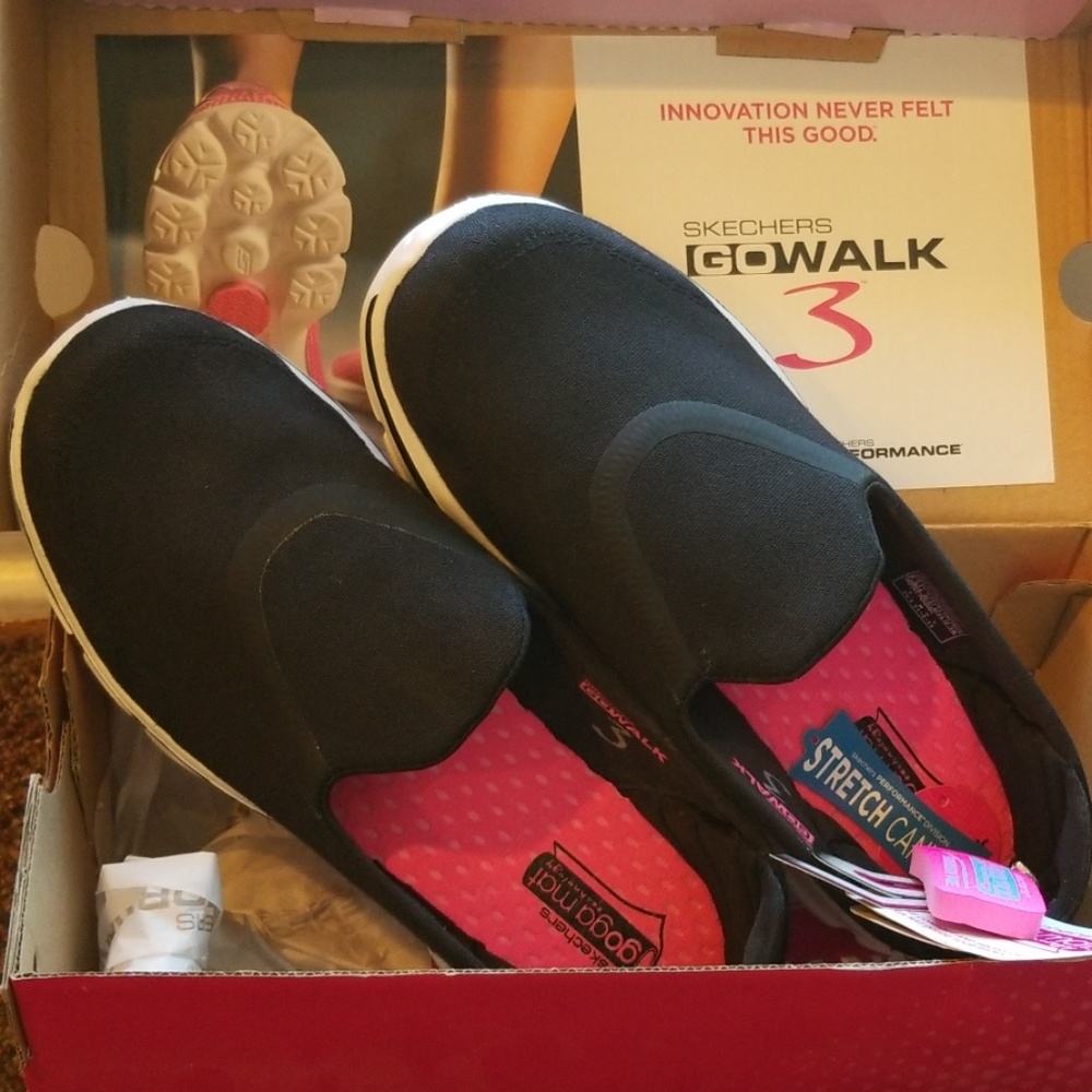 New in box Skechers GoWalk 3 Black Canvas